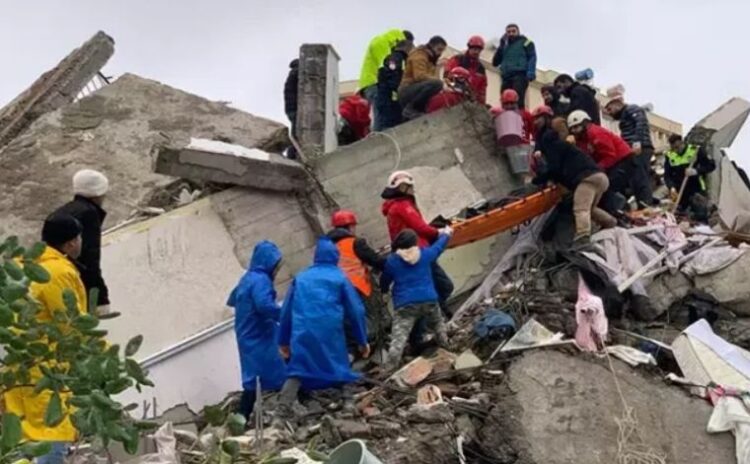 Depremde 63 kişinin öldüğü apartmanda tadilat yapan baba-oğula dava açıldı