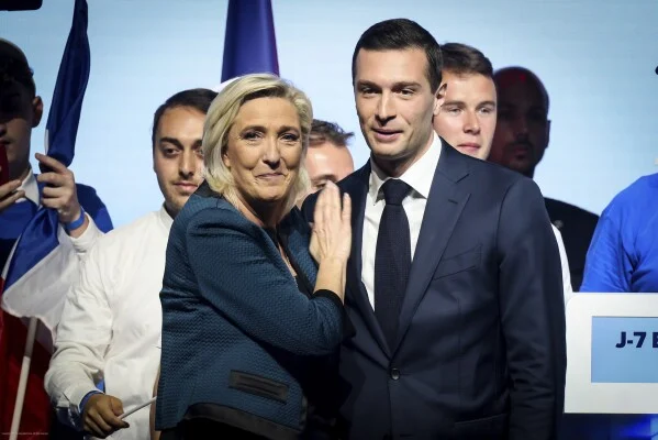 Macron'un kumarı tutmadı, aşırı sağ Fransa'da iktidara yürüyor