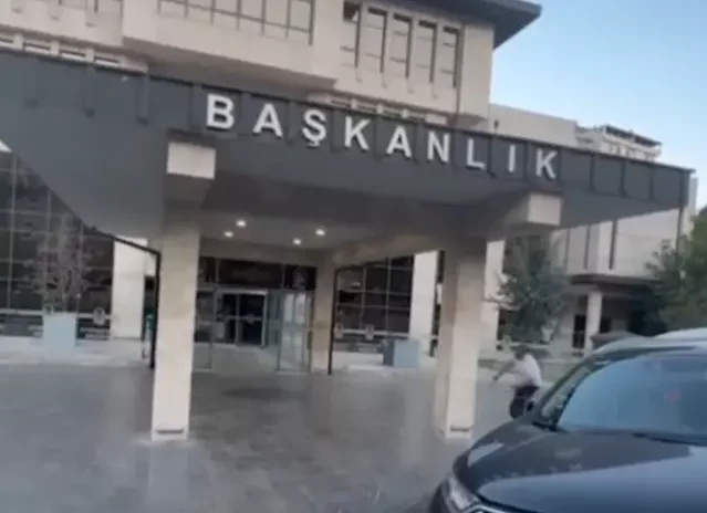 Eyüp Belediyesi'ne holiganlardan taşlı saldırı