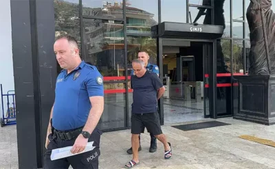 Küçük kızların mahrem videolarını çeken bir adam bakın böyle yakalandı