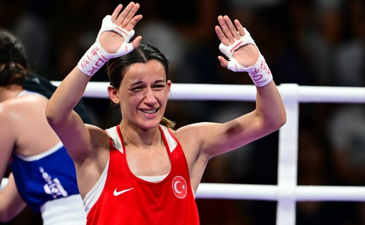 Olimpiyatların altıncı gününde Türkiye: Boksta üçte üç geldi, Hatice madalyayı garantiledi