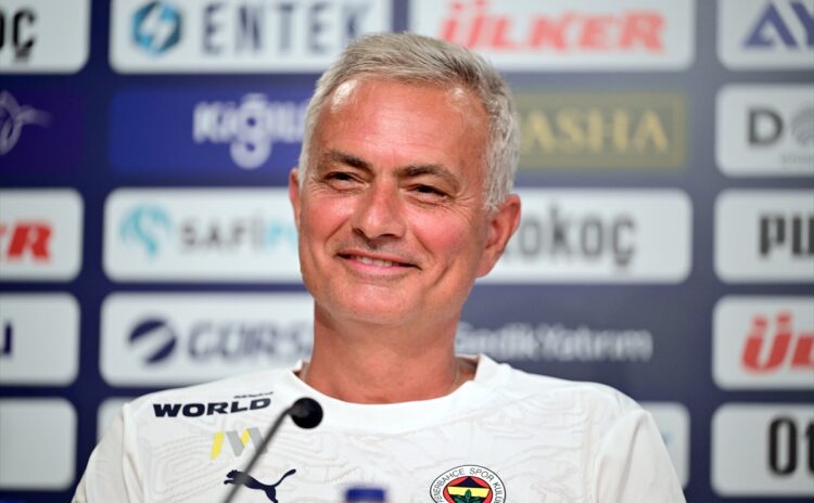 Ve Jose Mourinho Türkiye'deki hakemlerle tanıştı!