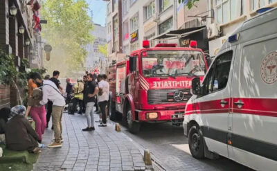 İstanbul’da altı katlı otelde yangın: Turistler itfaiye merdiveniyle tahliye edildi