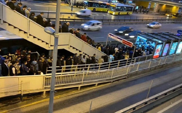 Metrobüs durağı trafiğe kapatılacak