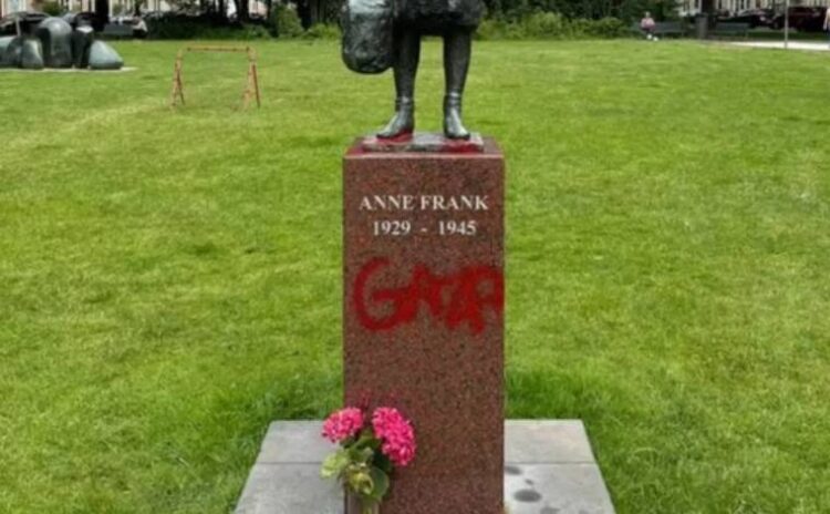 Amsterdam'daki Anne Frank heykeline 'Özgür Filistin' yazıldı