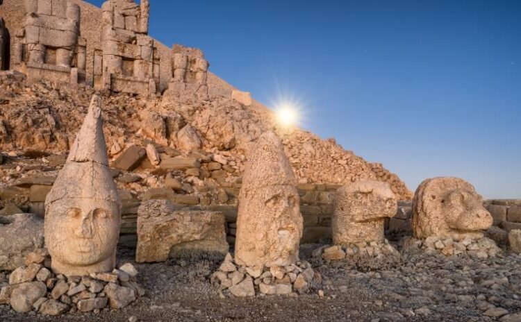 Nemrut Dağı için heyecanlandıran iddia: Tümülüsün içinde kralın mezarı olabilir