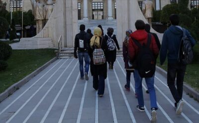 Yurtdışına başvuran Türk öğrencilere müjde: Bekleme süresi uzatıldı