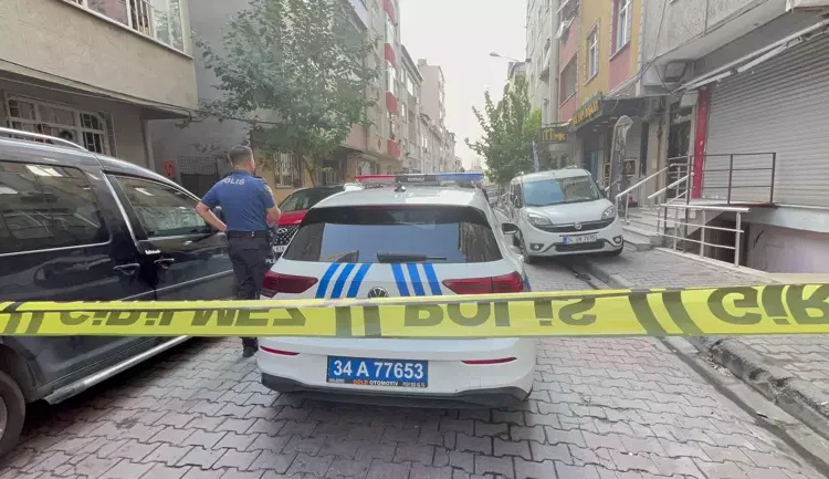 Küçükçekmece'de aile faciası: Anne öldü, baba ağır yaralı, çocuk gözaltında