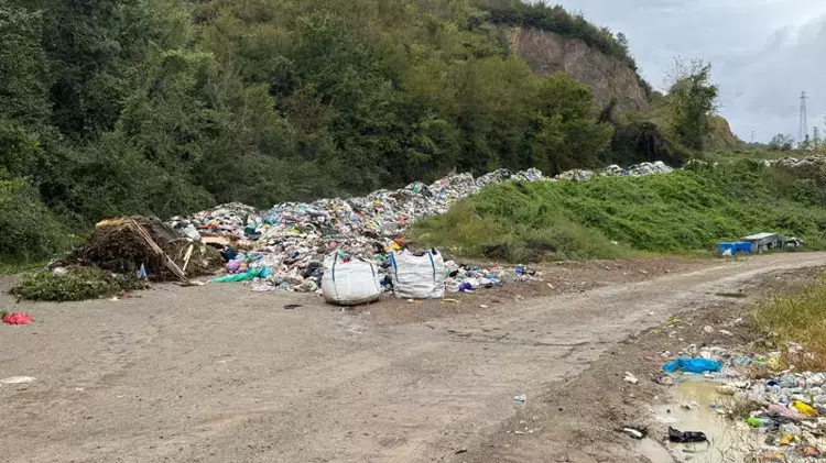 Korkunç bir çevre felaketi yolda: Çöp çukuru doldu, ırmağa taşıyor