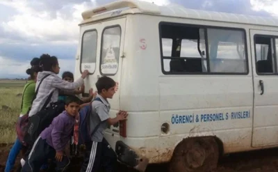 Köy okulları kapatılmıştı, şimdi de servisler kaldırıldı: Çocuklar, hele de kızlar nasıl okuyacak?