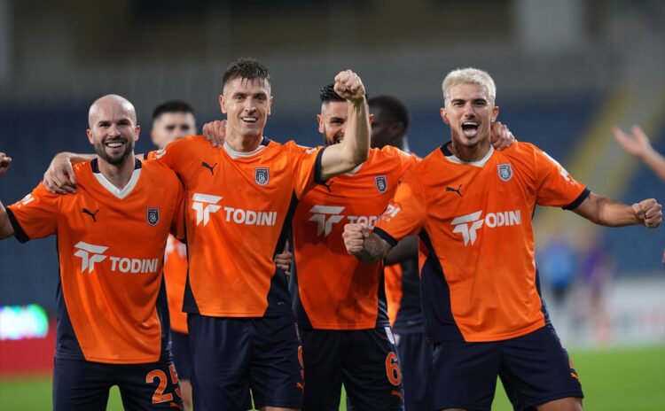 Başakşehir ikinci yarıda gol oldu yağdı