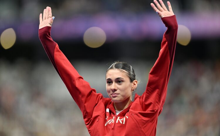 Aysel Önder gümüş madalya kazandı, Golbol Kadın Milli Takımı yarı finale kaldı