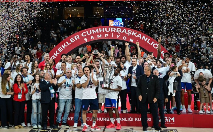 Seyirci tahsisli Cumhurbaşkanlığı Kupası Anadolu Efes'in: Nefes kesen son