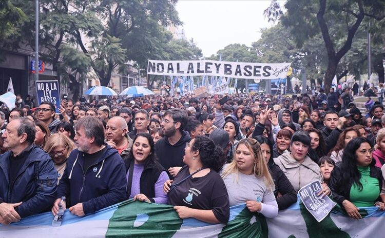 Milei de Arjantin'i kurtaramadı: Yoksulluk 20 yılın en yüksek seviyesinde