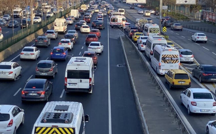 İstanbul Valiliği'nden okulların ilk günü için saat düzenlemesi