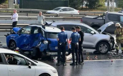 İstanbul’un siyaseten tartışmalı kavşağında sıradan trafik kazası bir anda faciaya döndü: İki ölü, dört yaralı