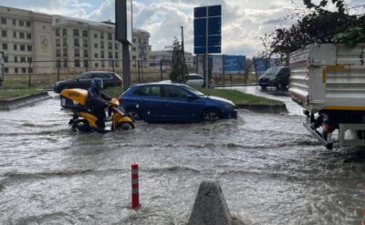 İstanbul’da sağanak yağış: Köprü görünmez oldu, yollar göle döndü