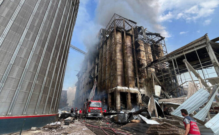 Sakarya'da makarna fabrikasında korkunç patlama: İkisi ağır en az 27 yaralı