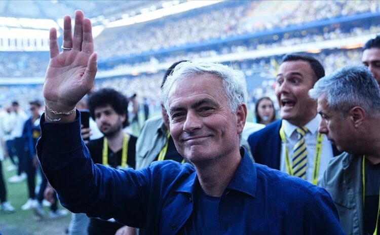 Mourinho: Duyduğum her şeye inansam eşyalarımı toplayıp kaçardım