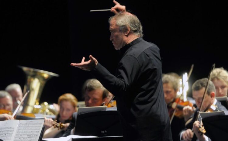 Şef Valery Gergiev'den mesaj: 'Siyasetçiler gelir gider ama müzisyenler sonsuza kadar yaşayacak'