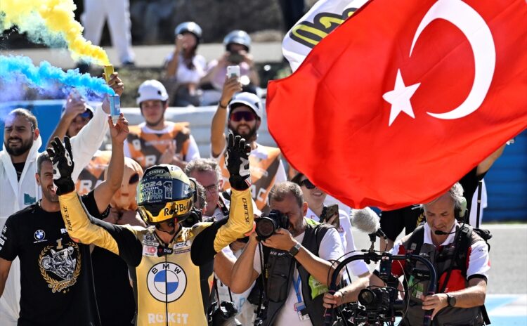 Toprak Razgatlıoğlu zirveye döndü: İkinci kez Dünya Superbike şampiyonu!