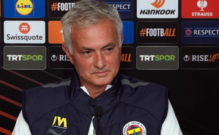 Mourinho'dan Süper Lig yorumu: Şampiyonluğu çaldılar