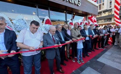 Arbedeli, boykotlu, biraz da Aziz Nesinlik Burger King açılışı: AK Partili başkan kurdeleyi kesmiş ama yememiş