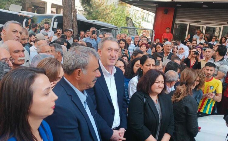 'Yasaklı miting'e karşı olağanüstü güvenlik önlemleri alındı, basın açıklamasına izin verildi