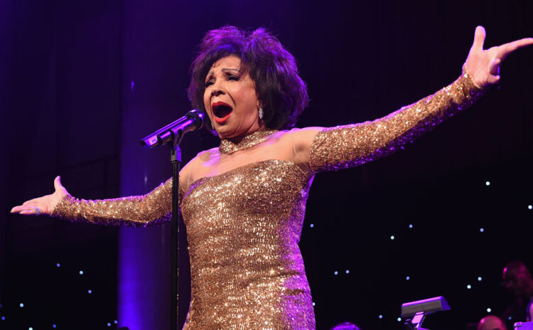 Shirley Bassey'in mücevher koleksiyonu satıdı, dünya rekoru kırıldı