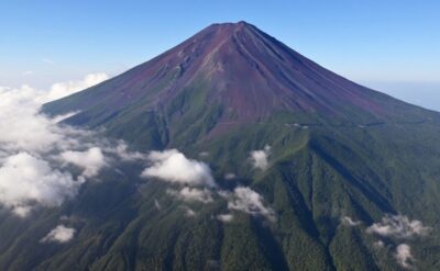 Japonya’nın sembolü Fuji Dağı çıplak!