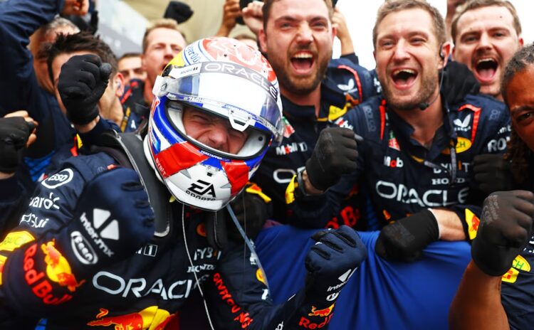 Max Verstappen 17'nci sıradan başlayıp kazandı!