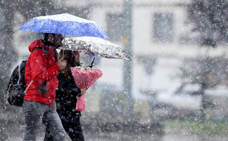 Yarın İstanbul'da hava 10 derece birden soğuyacak, kar da yağabilir