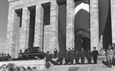 Anıtkabir’in hikayesi: Türk mimarlar yarışa zar zor girdi, Atatürk ve İnönü’nün ‘komşuları’ 1988’de çıkarıldı