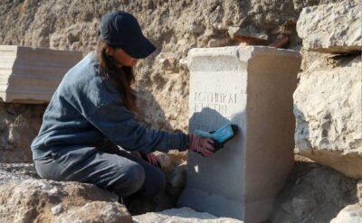 Uşak’ta imparatora saygı yazıtı: Kurtarıcı ve kurucu Hadrianus’a