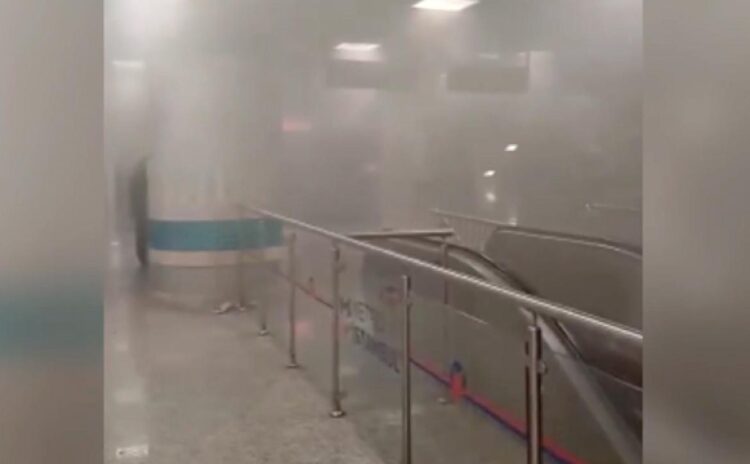 İstanbul'un en yoğun metro istasyonundaki yangın kaos yarattı