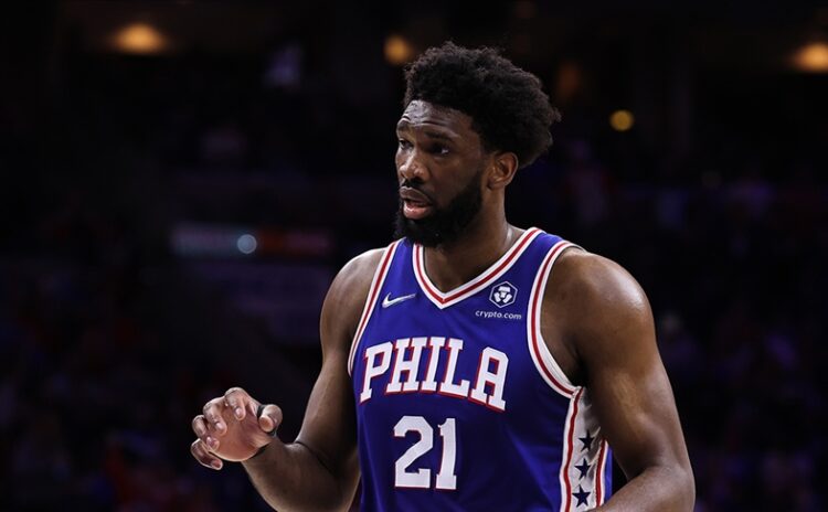 Joel Embiid'in sabrı taştı, gazetecinin üstüne yürüyüp itti: NBA soruşturuyor