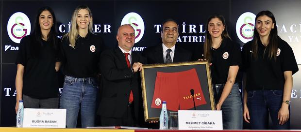 Galatasaray Kadın Voleybol Takımı'nın resmi sponsoru Tacirler Yatırım oldu