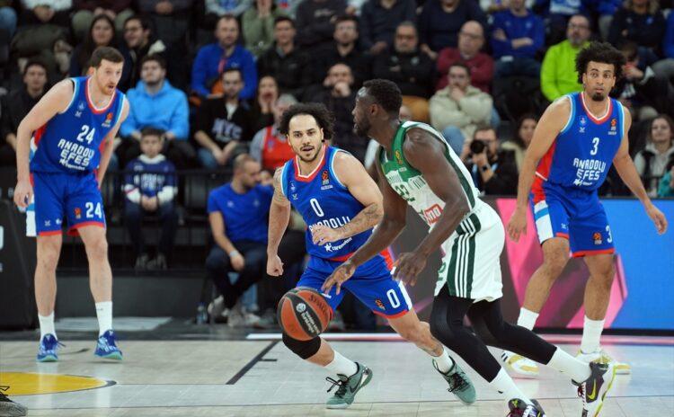 Anadolu Efes ne eski hocasına acıdı ne de son şampiyon dinledi