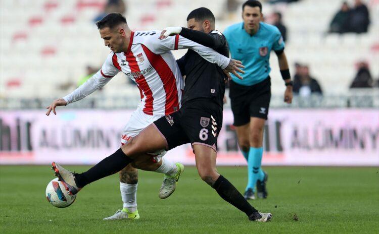 Sivas'ın soğuğunda gol sesi yok: Manaj kırmızı kart gördü