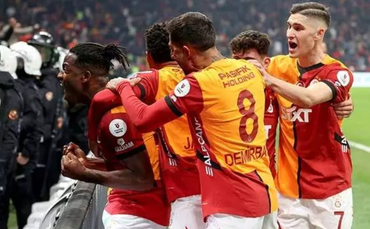 Galatasaray forması para basıyor