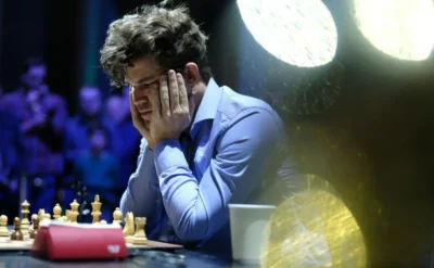 Satranç şampiyonu Carlsen, “Blue-jeanini değiştir” denince turnuvayı terk etti