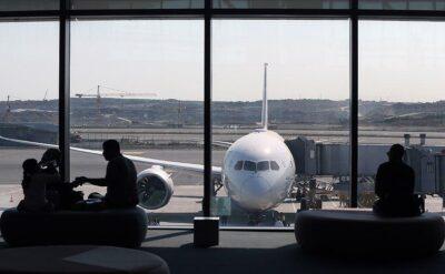 Üç saati aşan rötarlı uçuşlar için yolculara tazminat ödenecek