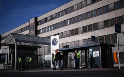Volkswagen Almanya’da sendikalarla anlaştı: Fabrikalar kapanmayacak ama işçiler de 2031’e kadar zam almayacak