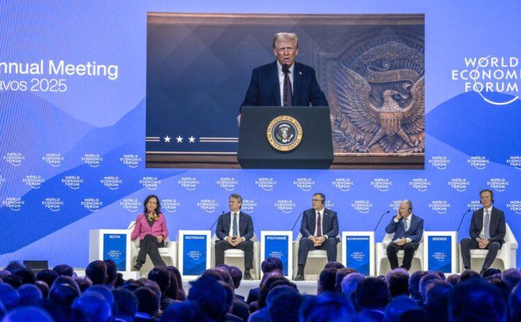 Trump Davos’tan tehdit etti: Üretiminizi ABD’ye getirin, yoksa gümrük vergisi geliyor!