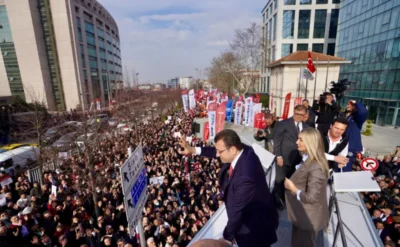 İmamoğlu ifade vermeye geldi, binlerce kişiyle miting yaptı