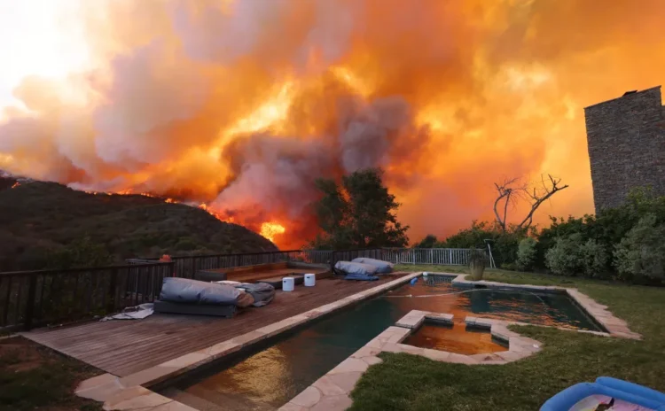 Los Angeles’te yangın şehre doğru ilerliyor