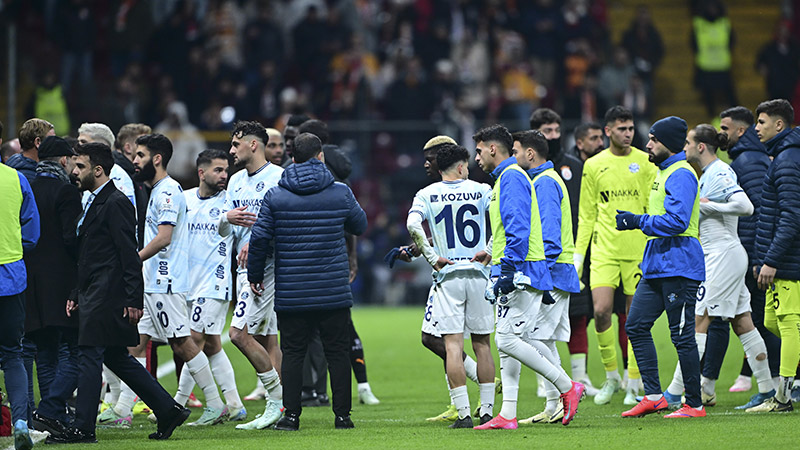 Galatasaray-Adana Demirspor maçının VAR kaydı: Penaltı konusunda görüş birliği