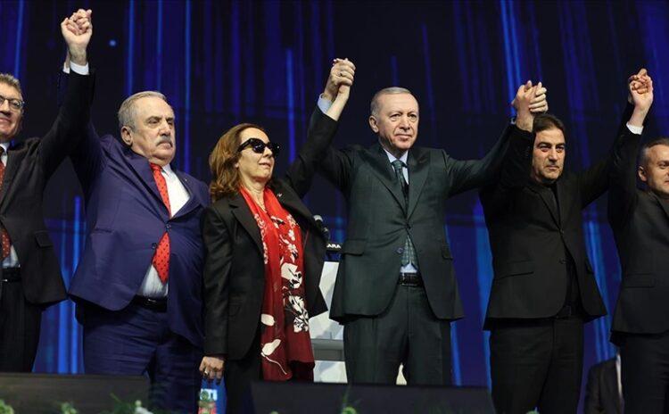 İyi Parti ve Gelecek Partisi'nden istifa eden üç milletvekili AKP'ye katıldı