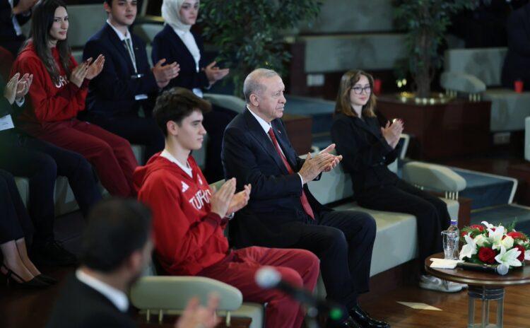 Biri keşke Cumhurbaşkanına yapay zekanın ne olmadığını anlatsaydı