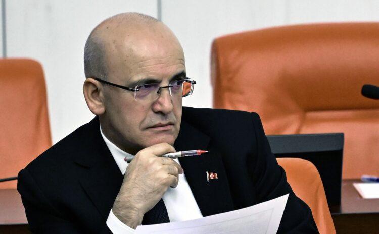 Siyasi yargı maceralarının bedelini kim ödüyor?